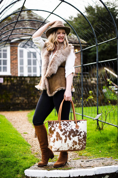 Emma wearing the ava toscana sheepskin gilet & upton cowhide handbag