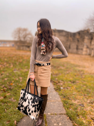 Lucinda wears a beatiful country outfit with the upton handbag in black